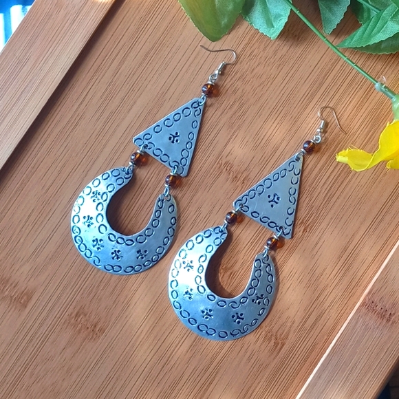 COPY - 1PR Beautiful African Metal and Bead Earrings Set - Picture 3 of 9